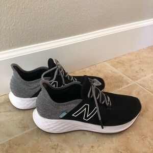 New balance fresh foam roav 9.5 black and gray